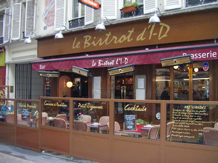 Village-cafe-rue-de-Levis-paris