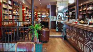 Café bibliothèque face à Tour Saint Jacques